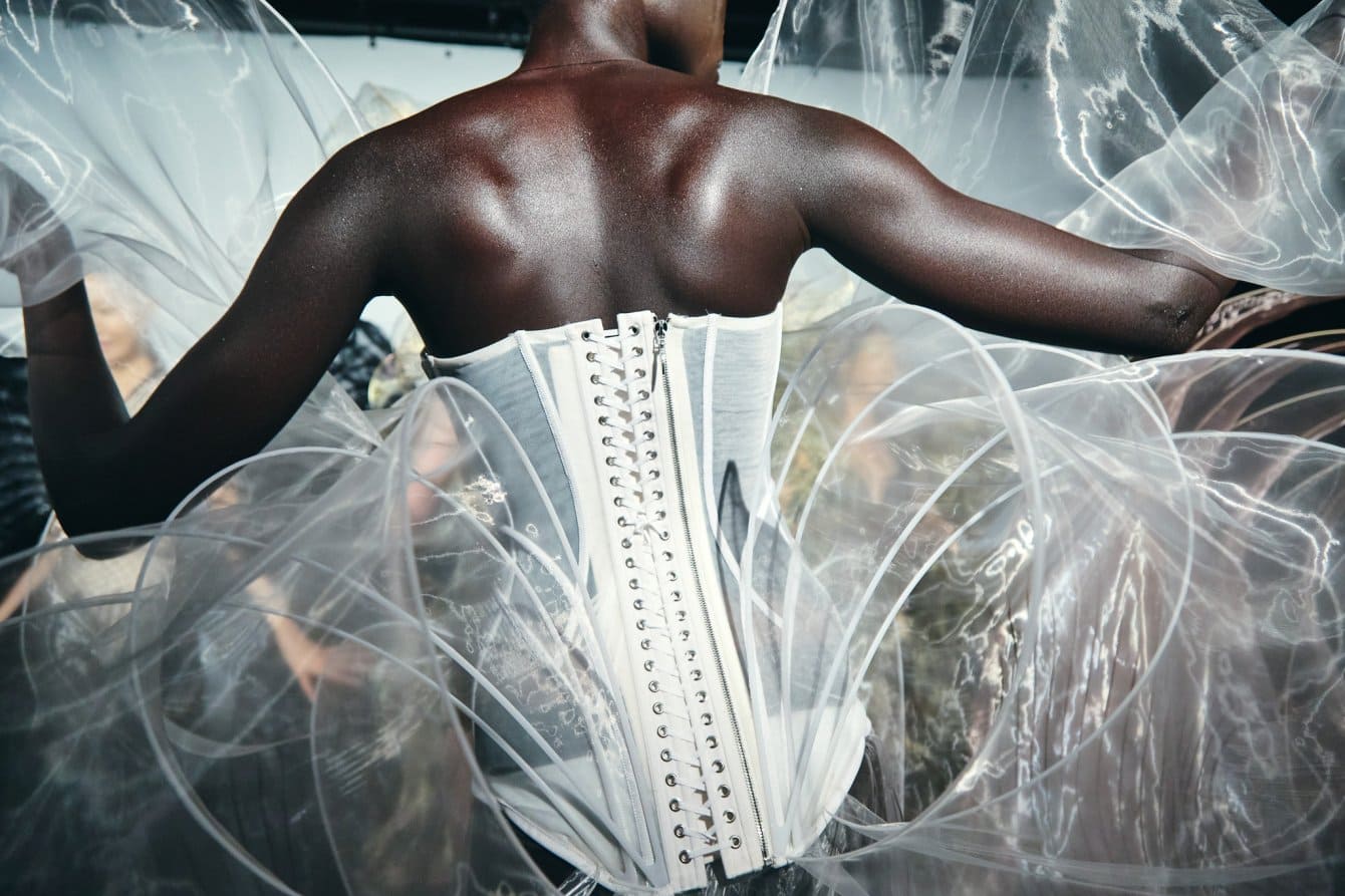 designer-3d-printed-clothes_iris van herpen